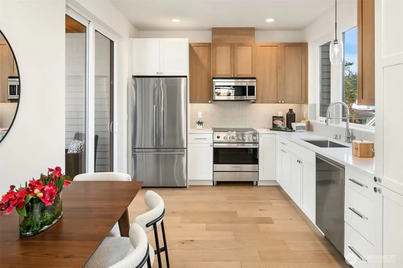 Property photo for 3010 B 32nd Avenue W, Seattle photo 10