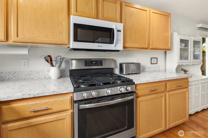 Property photo for 12741 37th Avenue Ne, Seattle photo 10