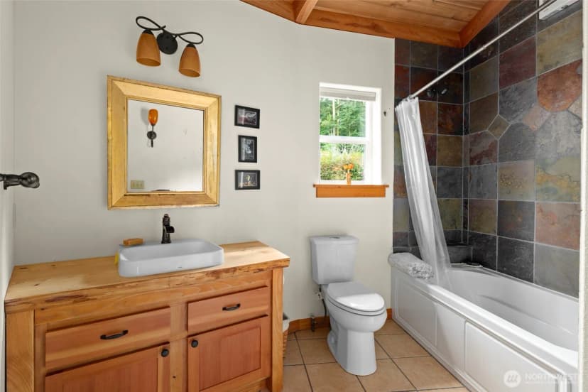 Property photo for 530 Lucky Dog Lane, Coupeville photo 20