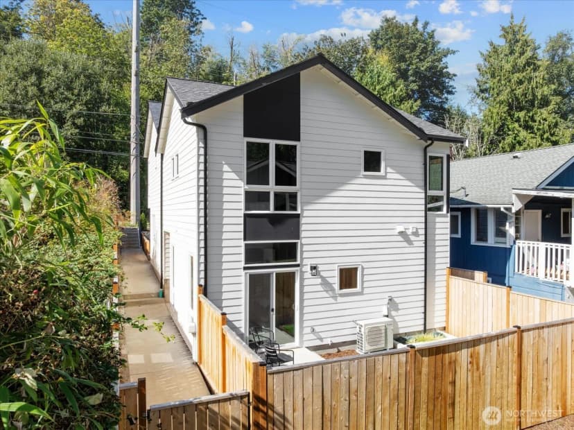 Property photo for 5984 26th Avenue Sw #b, Seattle