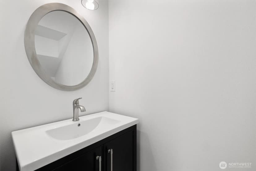 Property photo for 5984 26th Avenue Sw #b, Seattle photo 11