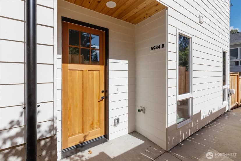 Property photo for 5984 26th Avenue Sw #b, Seattle photo 2