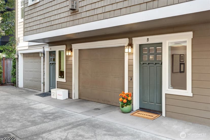 Property photo for 4046 B Ne 55th Street, Seattle photo 2