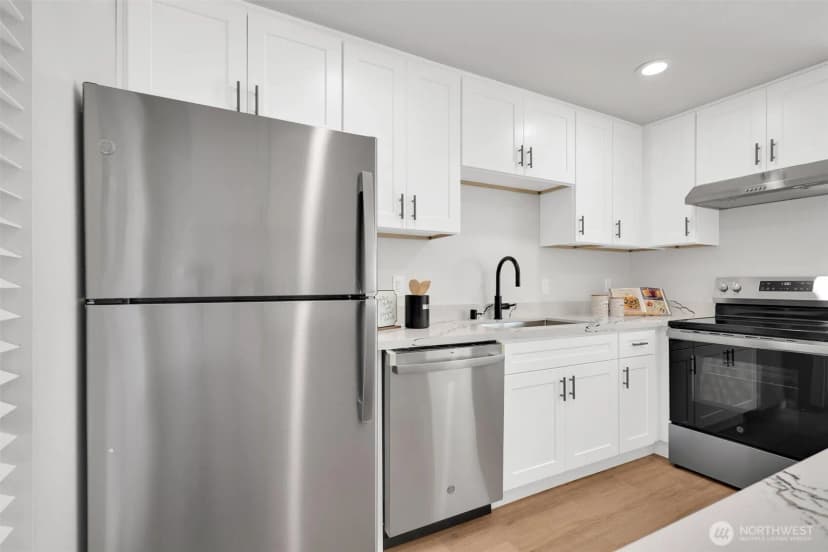 Property photo for 10218 Ne 16th Street #q-7, Bellevue photo 11