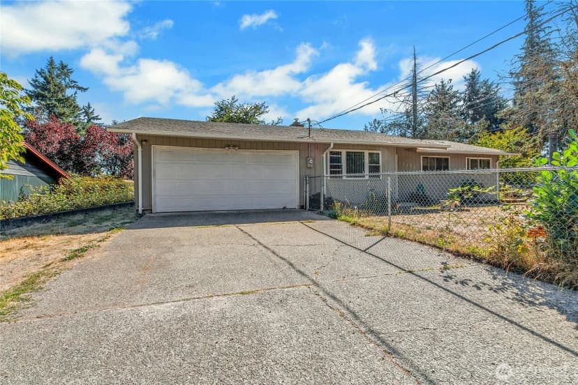 Property photo for 17123 17th Avenue E, Spanaway photo 2