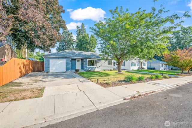 Property photo for 1226 8th Street, Wenatchee photo 2