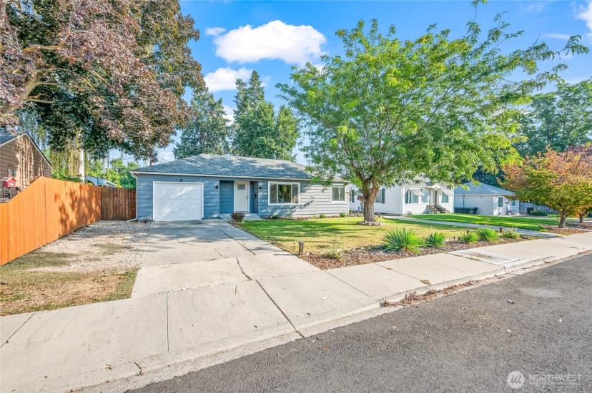 Property photo for 1226 8th Street, Wenatchee photo 2