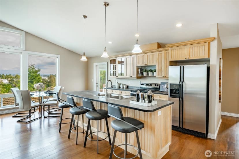 Property photo for 8124 Comox Rd, Blaine photo 7