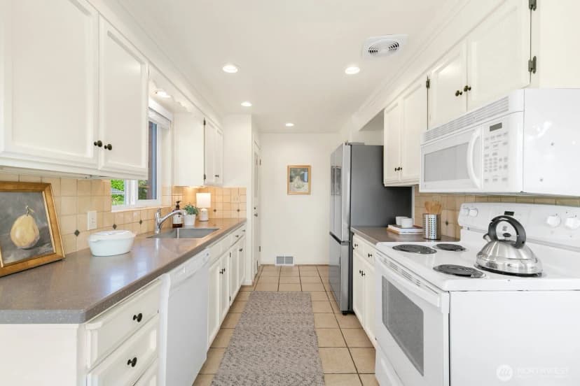 Property photo for 3430 40th Avenue W, Seattle photo 15