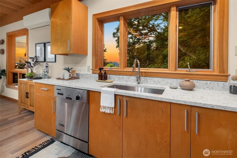 Property photo for 1002 Chuckanut Drive, Bellingham photo 11