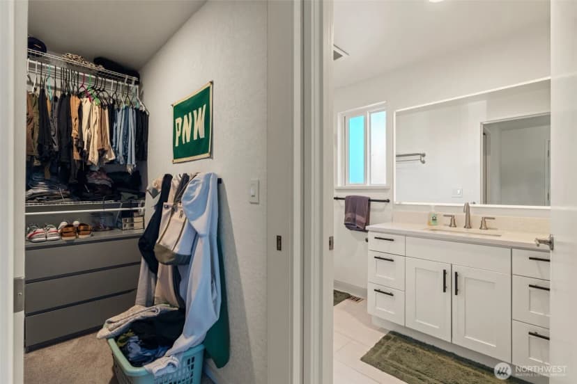Property photo for 1026 Glen Street, Edmonds photo 18