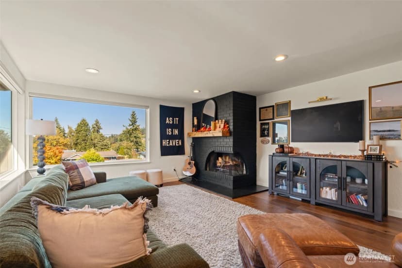 Property photo for 1026 Glen Street, Edmonds photo 7