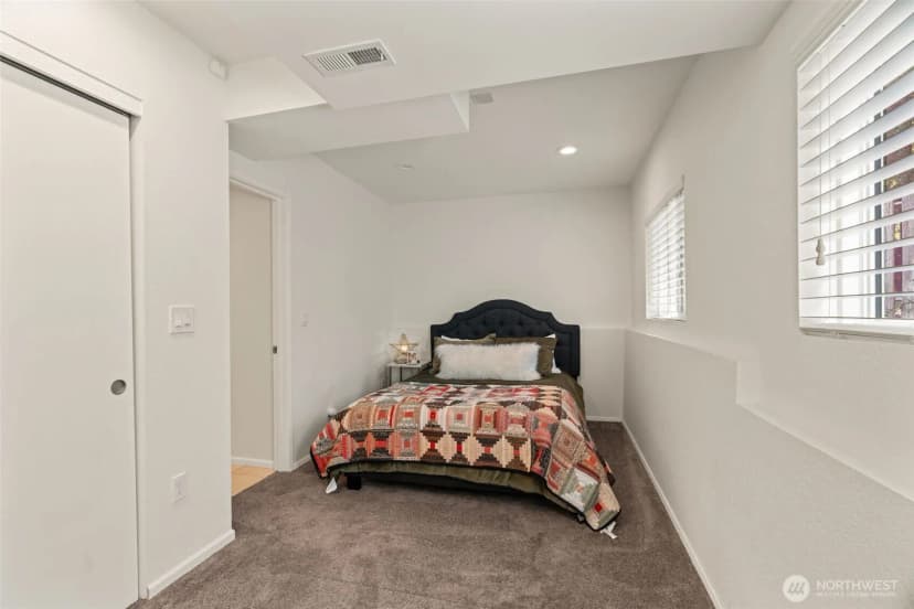 Property photo for 1026 Glen Street, Edmonds photo 24