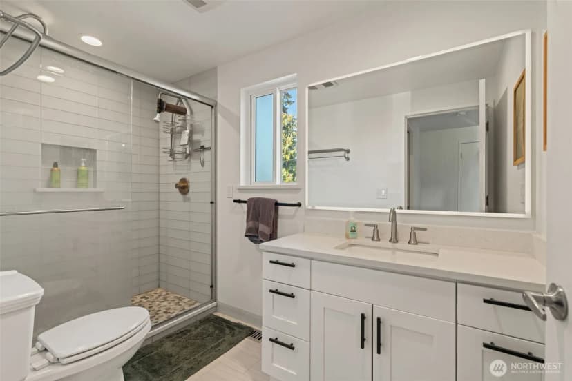 Property photo for 1026 Glen Street, Edmonds photo 19