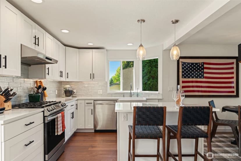 Property photo for 1026 Glen Street, Edmonds photo 14