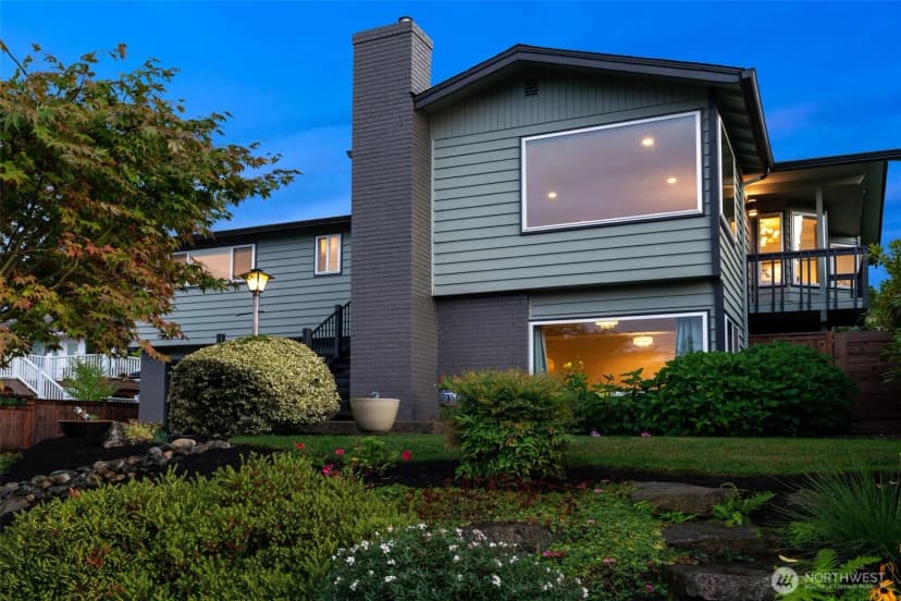 Property photo for 1026 Glen Street, Edmonds photo 3