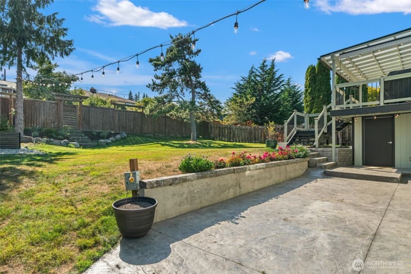 Property photo for 1026 Glen Street, Edmonds photo 35