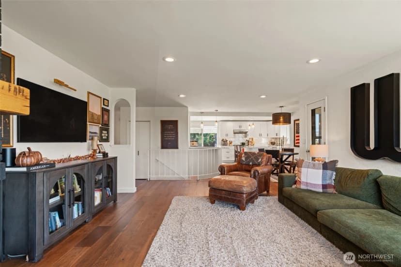 Property photo for 1026 Glen Street, Edmonds photo 10