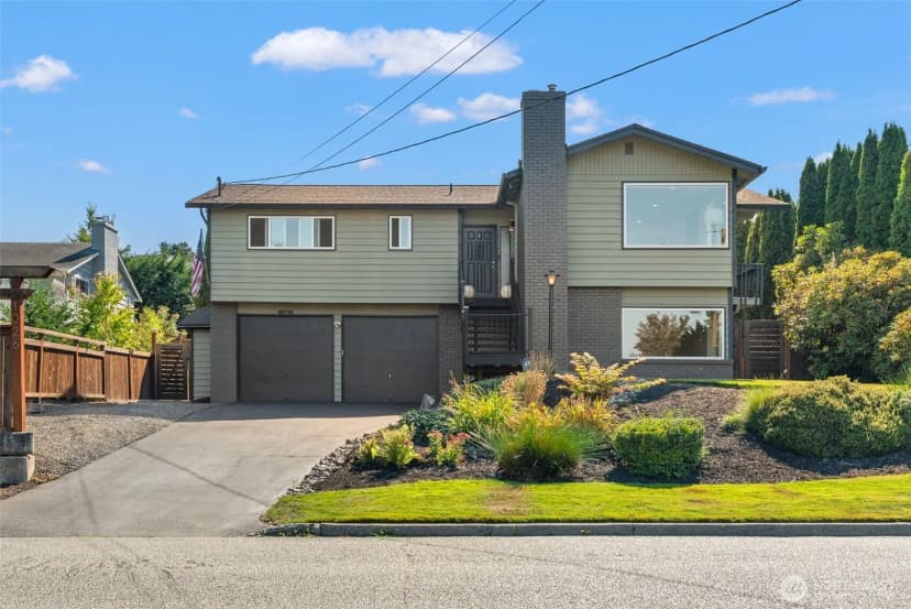 Property photo for 1026 Glen Street, Edmonds photo 4
