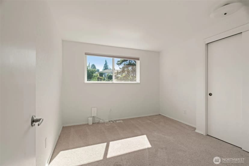 Property photo for 1026 Glen Street, Edmonds photo 21