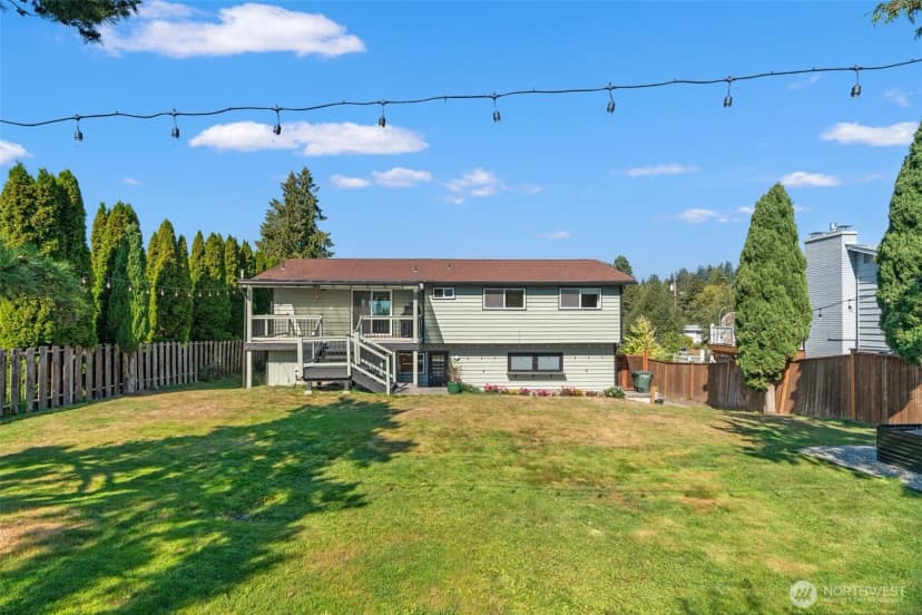 Property photo for 1026 Glen Street, Edmonds photo 32