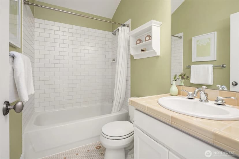 Property photo for 2720 Nob Hill Avenue N, Seattle photo 24