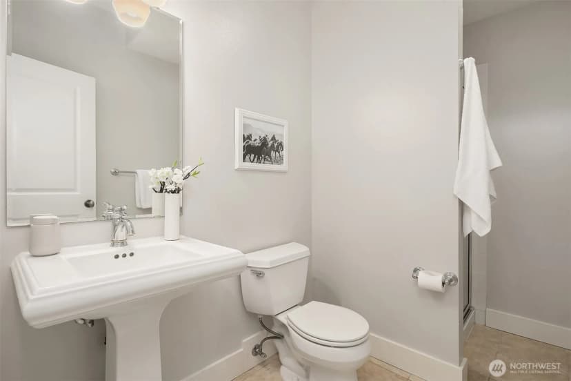 Property photo for 2720 Nob Hill Avenue N, Seattle photo 30