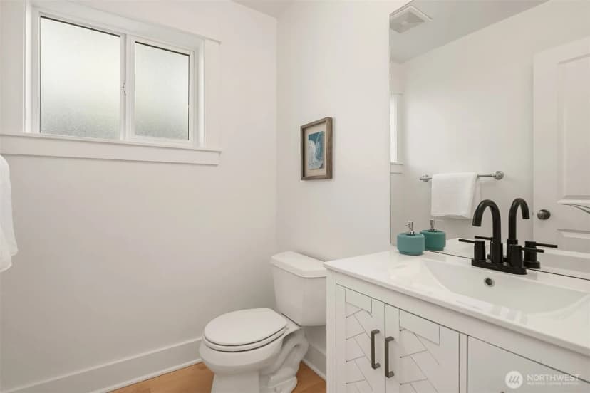 Property photo for 2720 Nob Hill Avenue N, Seattle photo 16