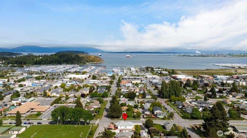 Property photo for 1301 14th Street, Anacortes photo 4