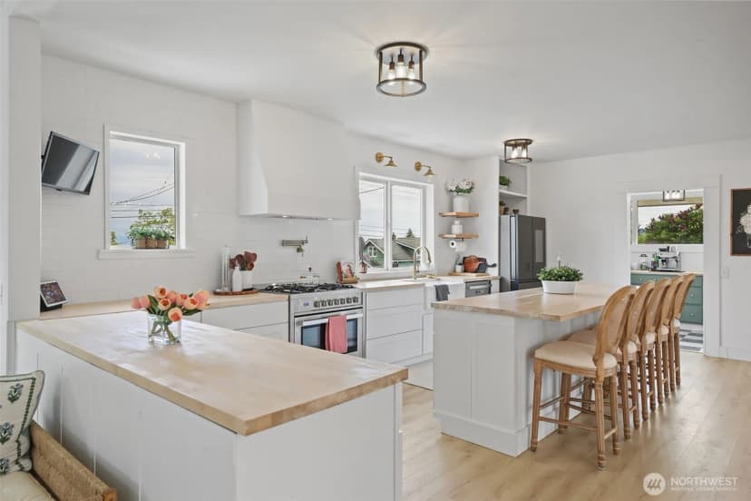 Property photo for 1301 14th Street, Anacortes photo 16