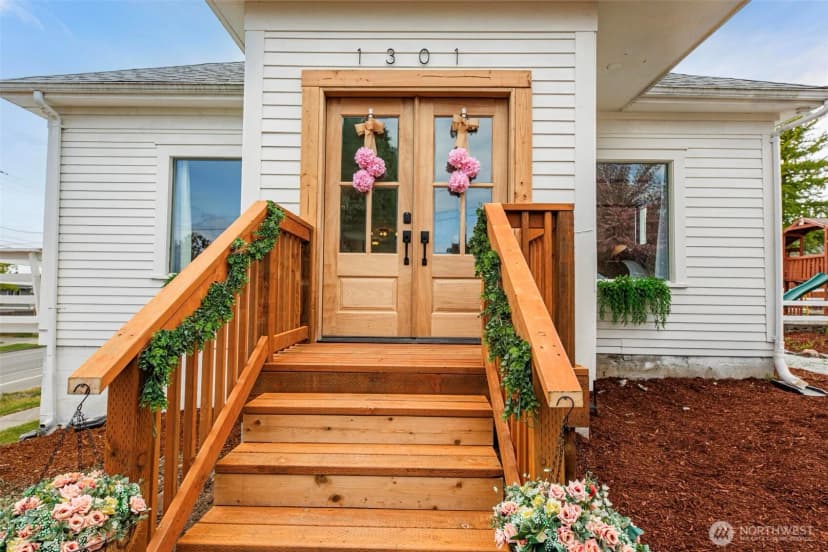 Property photo for 1301 14th Street, Anacortes photo 6