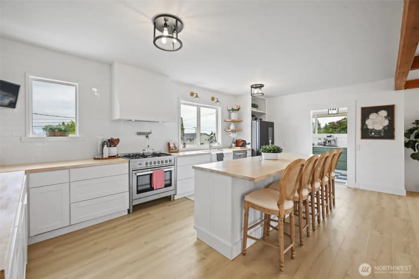 Property photo for 1301 14th Street, Anacortes photo 12