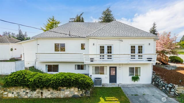 Property photo for 1301 14th Street, Anacortes photo 3
