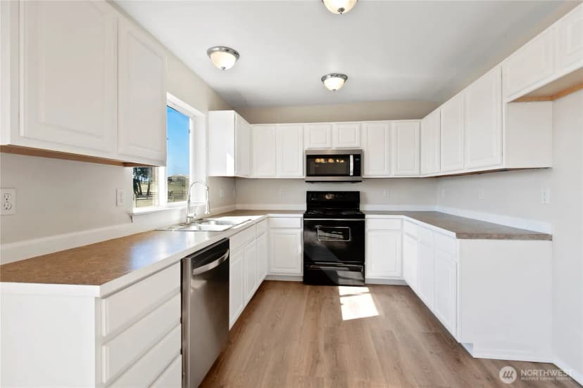 Property photo for 2112 307th Street S, Roy photo 6