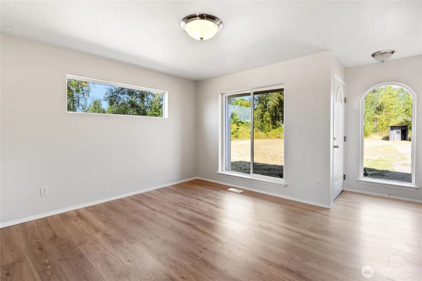 Property photo for 2112 307th Street S, Roy photo 3