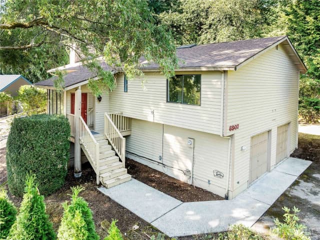 Property photo for 6907 96th Avenue Se, Mercer Island photo 3