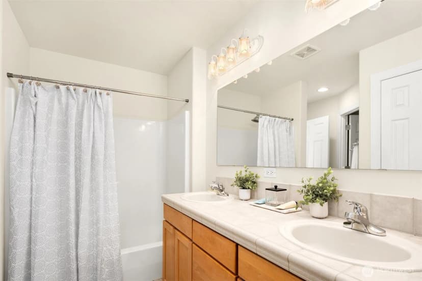 Property photo for 520 46th Street Se, Everett photo 20