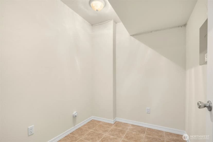 Property photo for 520 46th Street Se, Everett photo 25