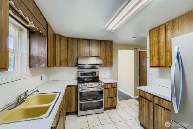 Property photo for 14630 3rd Avenue Sw, Burien photo 5