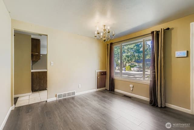 Property photo for 14630 3rd Avenue Sw, Burien photo 4