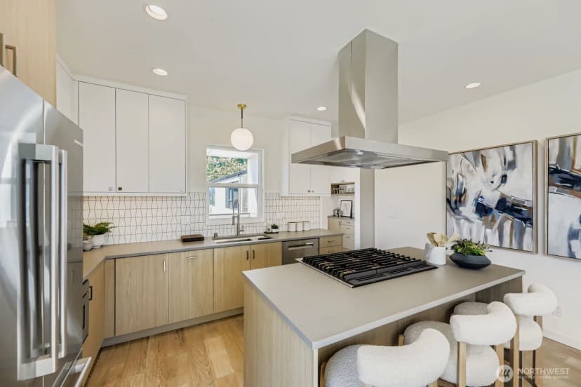 Property photo for 5717 35th Avenue Ne, Seattle photo 11