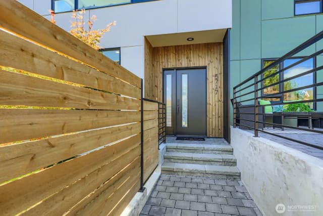 Property photo for 5717 35th Avenue Ne, Seattle photo 2