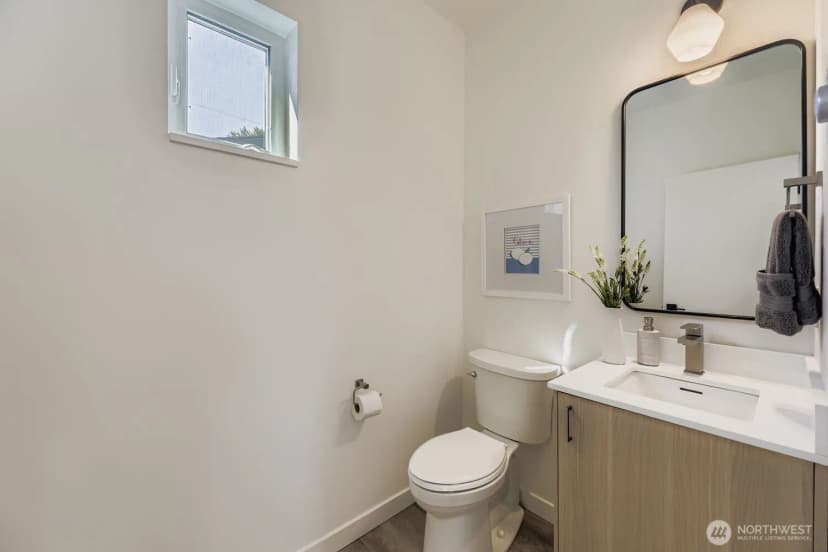 Property photo for 5717 35th Avenue Ne, Seattle photo 6