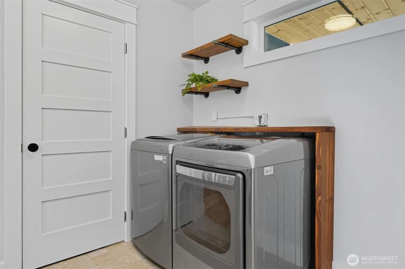 Property photo for 6516 Lake Drive, Bremerton photo 15