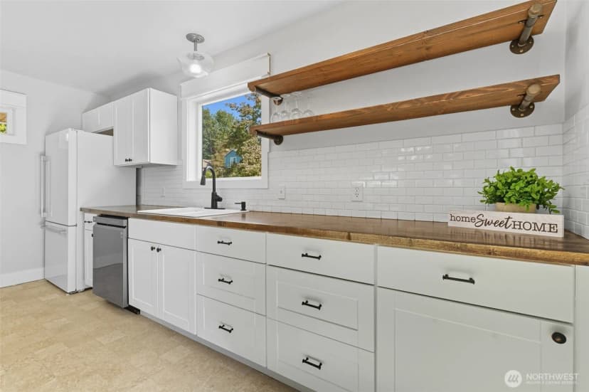 Property photo for 6516 Lake Drive, Bremerton photo 14