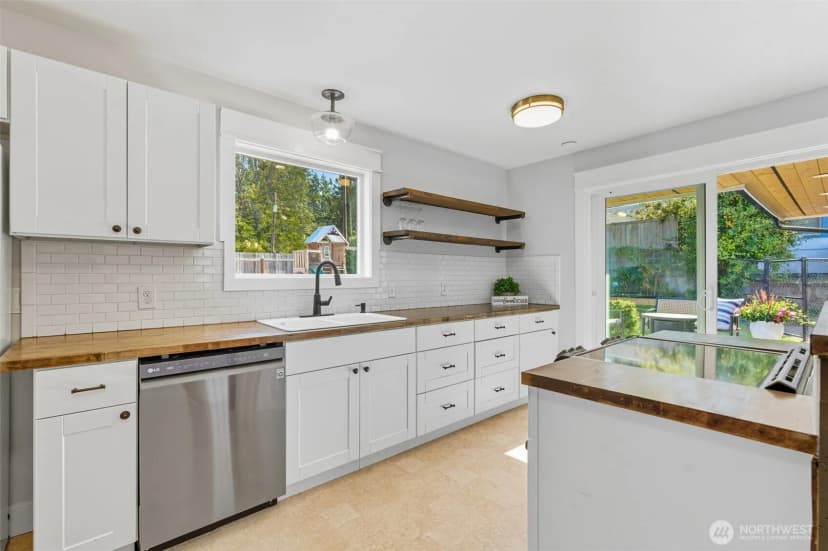 Property photo for 6516 Lake Drive, Bremerton photo 13
