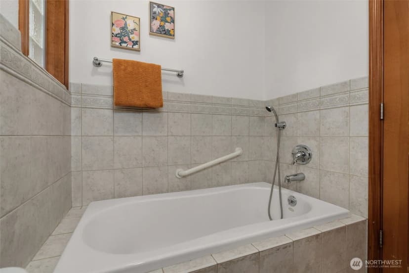 Property photo for 2438 S 116th Street, Burien photo 14