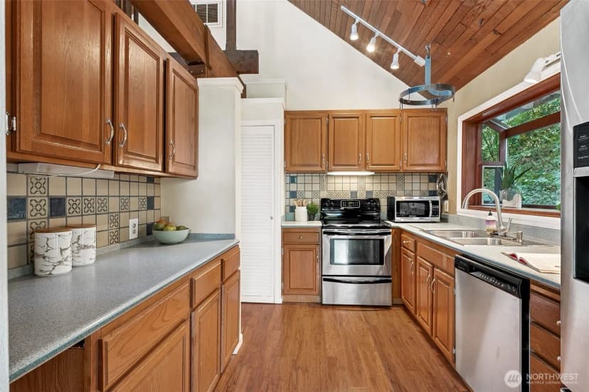 Property photo for 15602 26th Avenue Sw, Burien photo 8