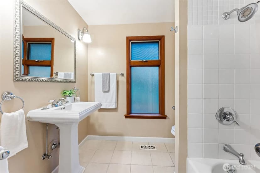 Property photo for 15602 26th Avenue Sw, Burien photo 18
