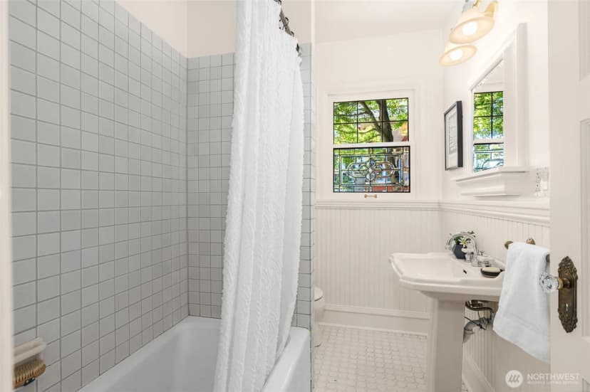 Property photo for 123 Ne 77th Street, Seattle photo 13